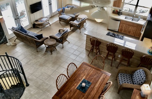 Rendezvous & Ditleff Villa | Spectacular Breezes, Gorgeous Ocean Views, and Hot Tub!