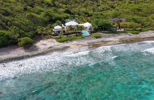 Estate Fortsberg House | Spindrift ~ Serene Oceanfront 3-Bdrm Villa W/Pool & Solar