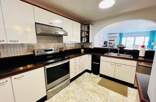Nazareth Villa | St Thomas 3BR Oceanside Villa with Views: Steps to Beach, Pool & Restaurants