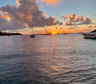 Charlotte Amalie West Boat Rental | St Thomas stay on Sailboat Ragamuffin incl meals water toys