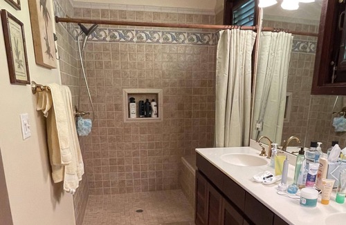 Estate River House | Stay 7 nights - get 1 night free!! GORGEOUS VILLA, GATED COMMUNITY!