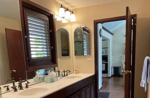 Estate River House | Stay 7 nights - get 1 night free!! GORGEOUS VILLA, GATED COMMUNITY!
