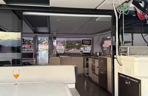 Flag Hill Boat Rental | Stay Aboard Our Luxurious Catamaran in Paradise