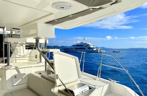 Flag Hill Boat Rental | Stay Aboard Our Luxurious Catamaran in Paradise