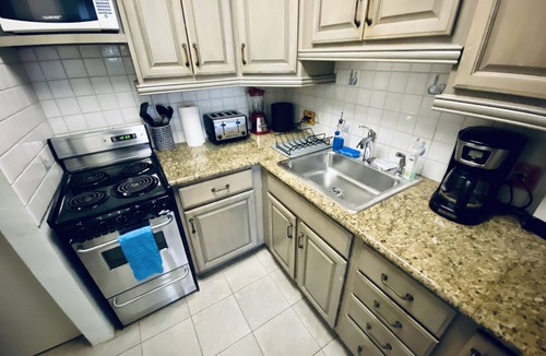 Red Hook Apartment | Studio - Walk to Sapphire Beach! With back-up power, an automatic Generator