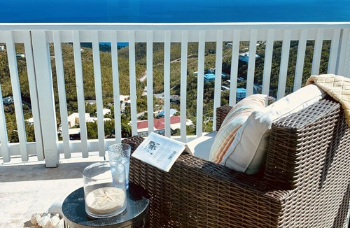 South Coast Villa | Stunning Ocean Views in Island-Flavor Elegance, with Balconies, Parrots, Geckos.
