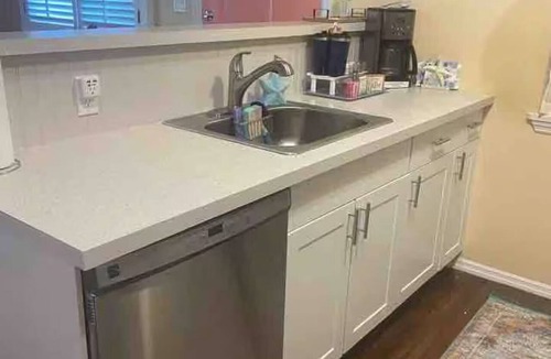 Chenay Bay Condo | Summer Discount! Cozy Cabana: Romantic Gem!