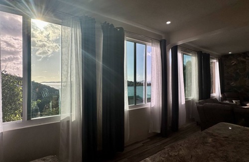 Estate Enighed House | Sunset Hideaway Suite - Oceanview/central to Cruz Bay