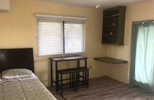 Estate Lowry Hill House | Sunset Studio Apartment