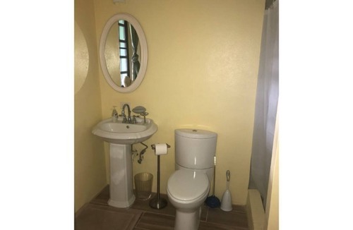 Estate Lowry Hill House | Sunset Studio Apartment