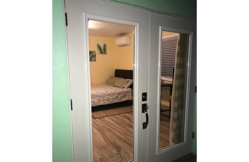 Estate Lowry Hill House | Sunset Studio Apartment