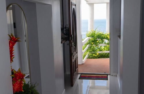 Estate Bakkero Condo | Sunset Suite: 1BR, 1BA Oasis Viewn