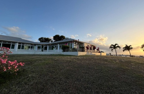 Estate Orange Grove West Villa | Sunset Villa, near beach, perfect for catered weddings & events