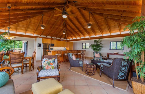 Estate Rust Up Twist House | Surf Sound North Shore Beachfront Home