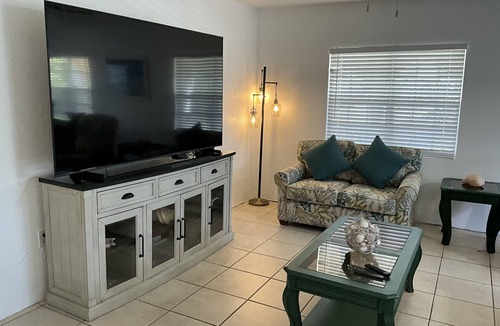 Estate William House | Ten minute walk to the beach and with beautiful sunsets