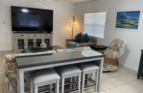 Estate William House | Ten minute walk to the beach and with beautiful sunsets