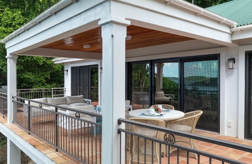 Estate Hawksnest Villa | Terrahawk: North Shore Location! Walk to Gibney Beach!