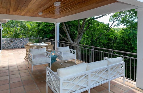 Estate Hawksnest Villa | Terrahawk: North Shore Location! Walk to Gibney Beach!