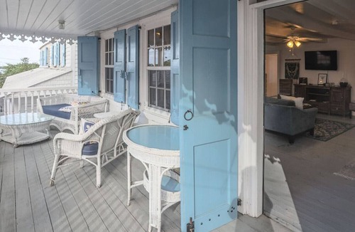 Estate East Street Apartment | The Captains Quarter's - A Relaxing Nautical Abode