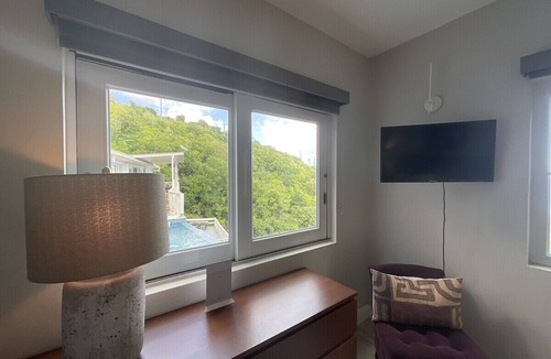 Estate La Vallee Apartment | The Grotto Suite - King Bed