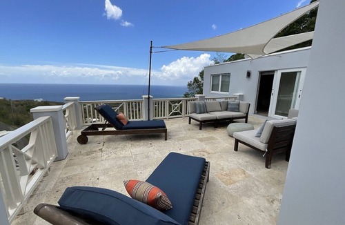 Estate Kingshill Apartment | The Hawks Nest Suite