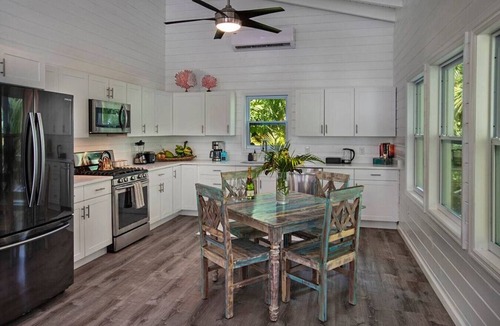 Estate Hull Cottage | The Hideaway Hull Bay Cottage 7