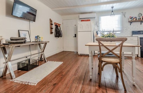 Estate East Street Apartment | The Rooster’s Perch - A Quaint Island Homestead