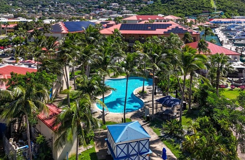 Flag Hill Condo | The Ultimate upscale 3Br condo. Walk to everything!
