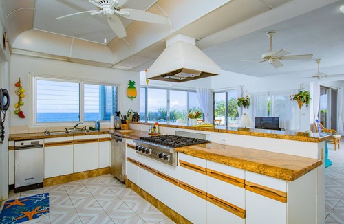 Estate La Vallee House | The Villa at Rainbow Cliffs
