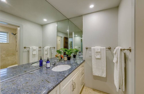 Nazareth Condo | Top-Floor Elysian Penthouse w/Rooftop Sun Deck!