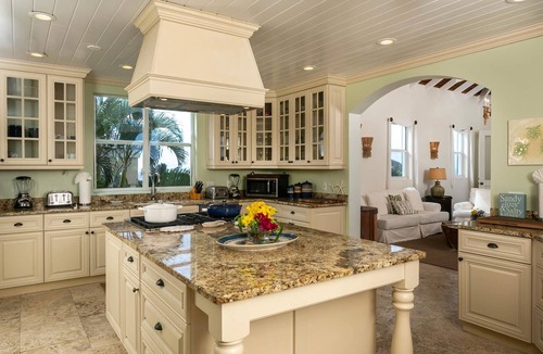 Hart Bay Villa | Tre Vista Estate Generator on Property!