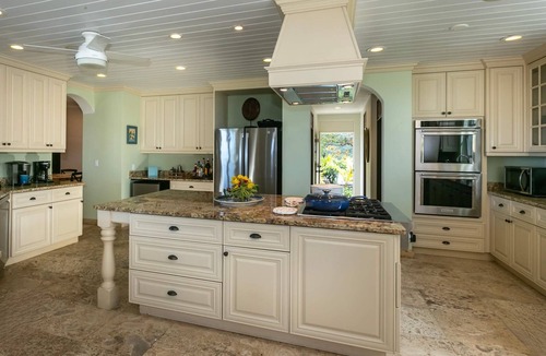 Hart Bay Villa | Tre Vista Estate Generator on Property!