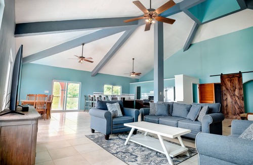 Estate Clairmont House | Tropical Paradise Home- Sleeps 10 - Breath-taking Views