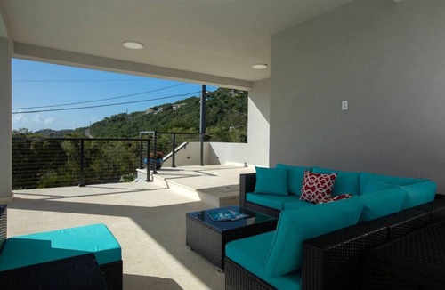 Fish Bay House | Tropical Seabreeze- Pool and back up power/solar