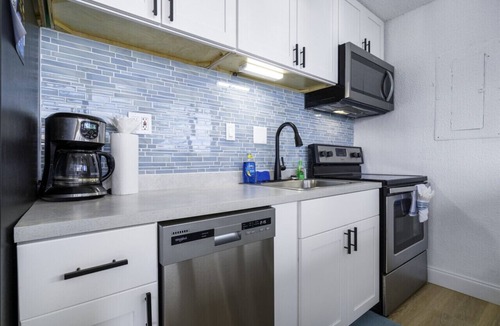 Bolongo Bay Condo | Turquoise Dreams- 2br Condo- pool, restaurant and beach!