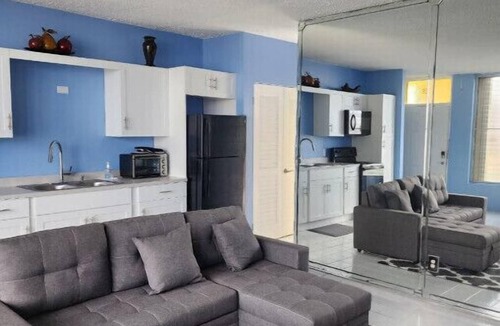 Orange Grove Condo | Unit # 32nCozy condo stay