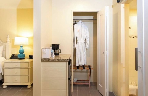 Estate East Street Hotel | Urban View Retreat Steps from Local Cafés, Shops and Vibrant Cultural Attraction