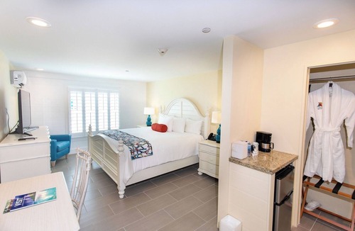 Estate East Street Hotel | Urban View Retreat Steps from Local Cafés, Shops and Vibrant Cultural Attraction