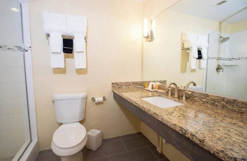 Estate East Street Hotel | Urban View Retreat Steps from Local Cafés, Shops and Vibrant Cultural Attraction