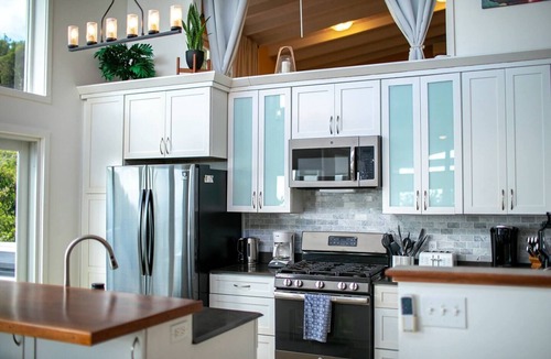 Bordeaux Mountain House | Vela Vista ~ Stunning 5BR/3BA with Views & Pool!