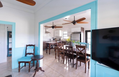 Ajax Peak House | Verandah-style Living Overlooking Coral Bay