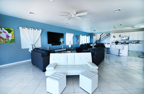 Rosendal House | Villa Francisca – Stylishly Remodeled 3-Bedroom Executive Villa with Ocean Views