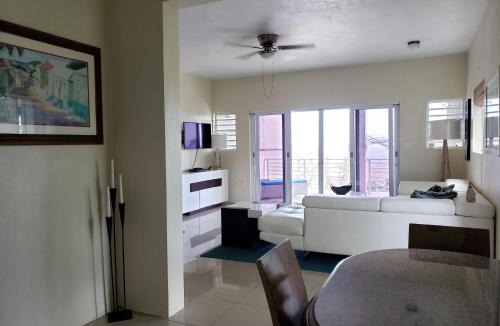 Mafolie Apartment | Villa Indigo Sunny 1BR Apartment in Private Gated Estate