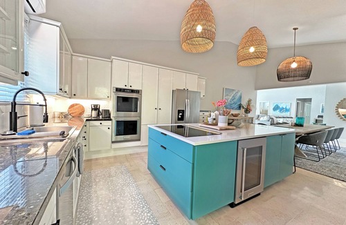 Estate Peterborg Villa | Villa Pallina | Magens Bay Views + Backup Power
