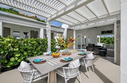 Estate Peterborg Villa | Villa Santorini: PRIVATE 10,000 SF Peterborg/5 bedrooms/Non-Toxic Villa