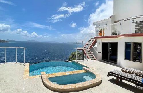 Peterborg House | Villa Vista Oceanfront 4BR - Infinity Pool - Views