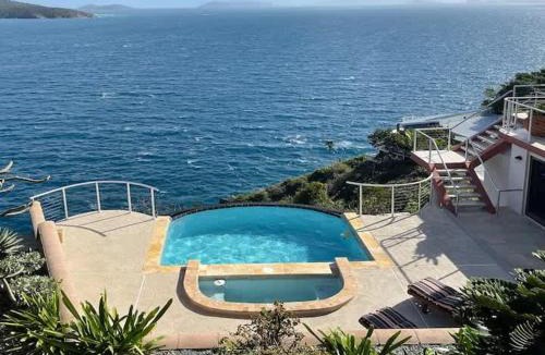 Peterborg House | Villa Vista Oceanfront 4BR - Infinity Pool - Views