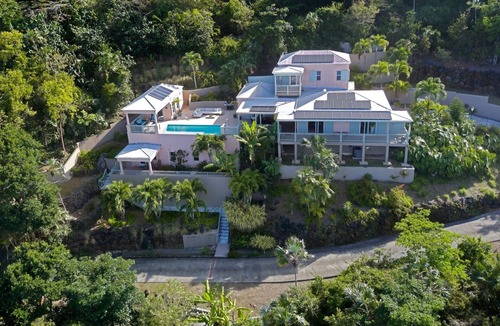 Estate Lerkenlund House | Villa Zion - Close To Hull Bay, Magens Bay, and Fish Bar!