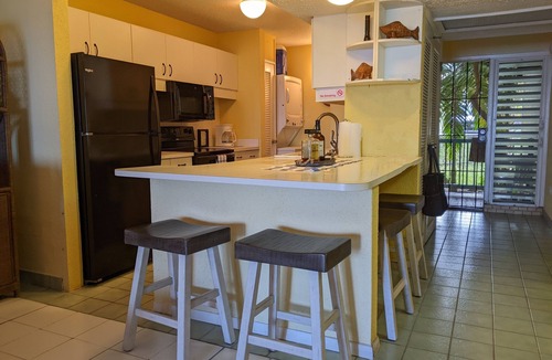 Estate Golden Rock Condo | Walk out to the beach