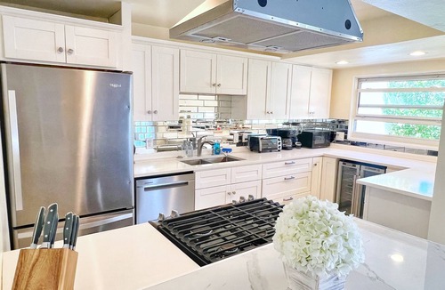 Frydendal Condo | Walk to Coki Beach! POOL - Remodeled 3BR Condo